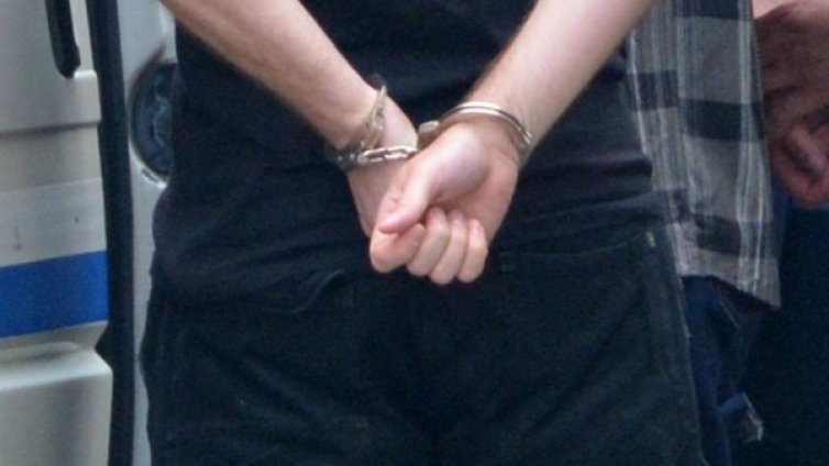 Пипнаха двама за обир на игрална зала в Попово