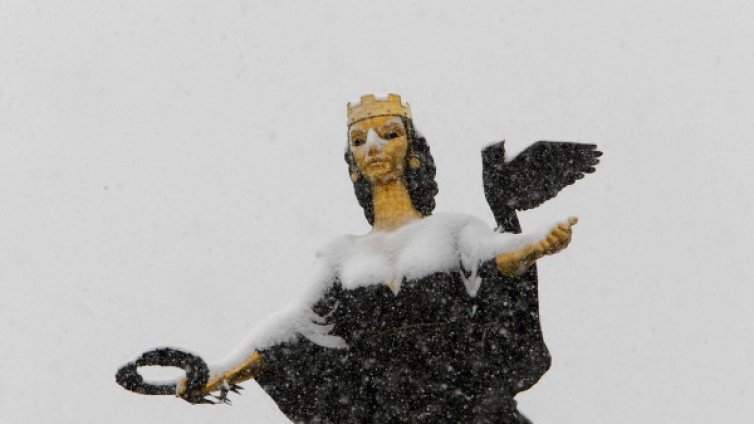 Бяло и снежно: Зимна идилия в центъра на София