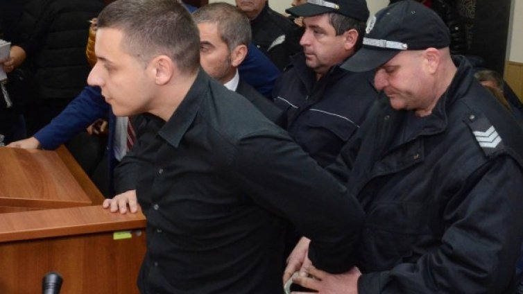 Пияният Любомир, убил трима на пътя, влиза в ареста