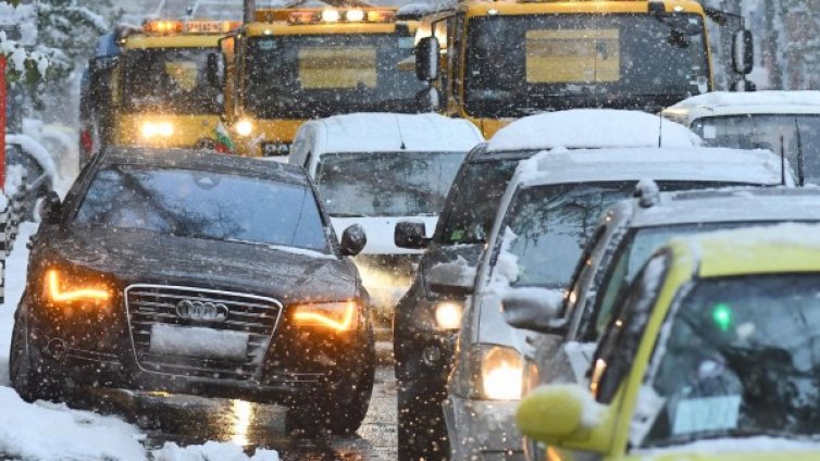 Снегът спря почти навсякъде, но внимавайте на пътя - лед!