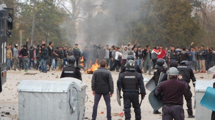 Агресивните бежанци &ndash; вън. Подходящите... може!