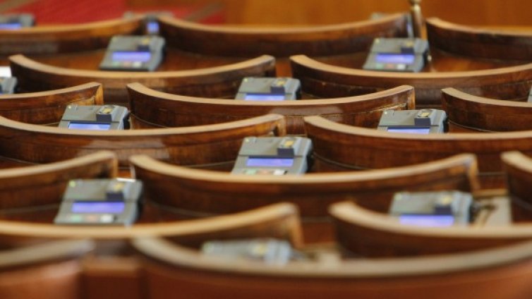 След бурни дебати в НС: Минимална пенсия от 300 лева – не може! 