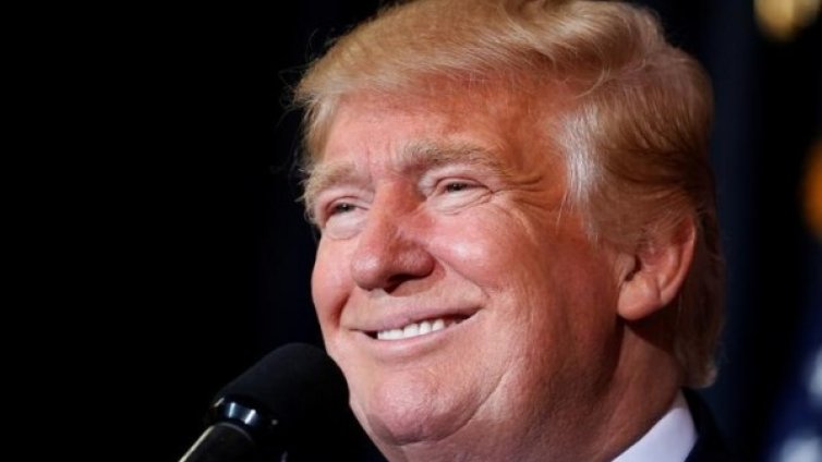 Бунт срещу Тръмп: Нобелов лауреат захвърли зелената си карта 