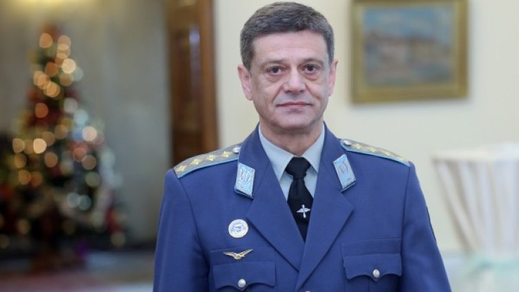 Началникът на отбраната ген. Константин Попов подаде оставка