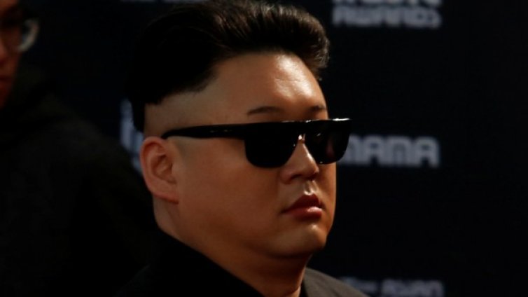 Ким Чен-ун наблюдава учения на военни летци