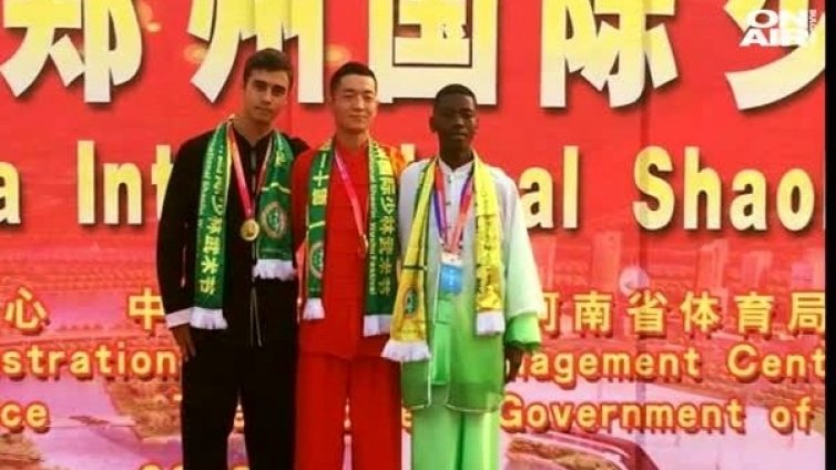 Бургаски ученик живя и тренира в Шаолин