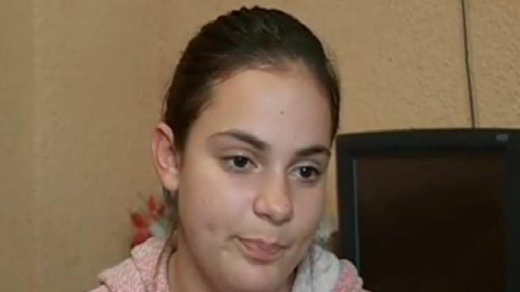 С грижа за мама: Момичето, което пропуска уроците