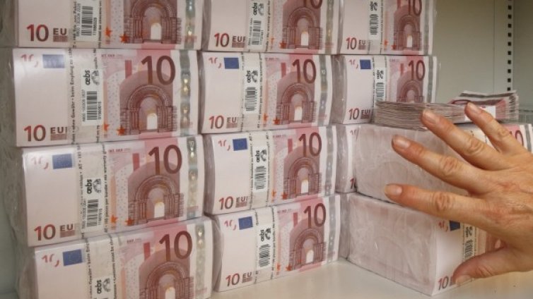 Топ банкери и дилъри хванати в крачка по цинизми