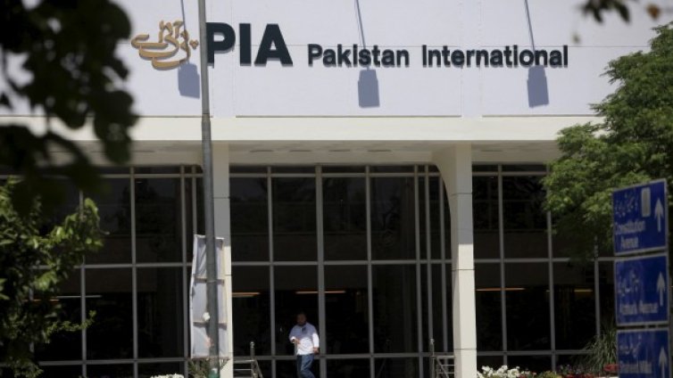 Пакистански самолет с около 40 пътници изчезна от радарите