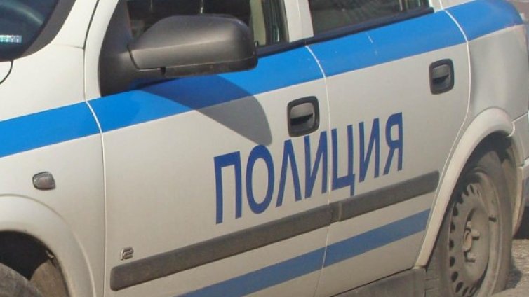Пиян налетя на малолетна, тя пък го удари с бутилка