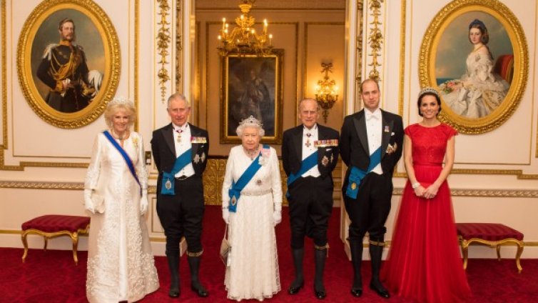 Заснеха херцогиня Катрин с тиара, носена от Даяна