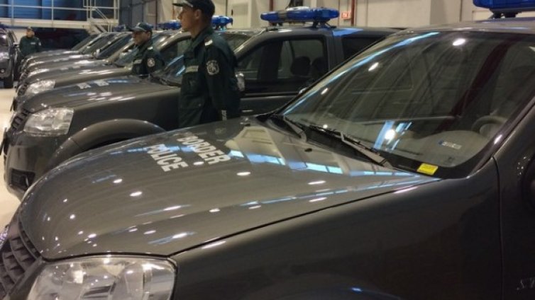 "Гранична полиция" получи 12 високопроходими автомобила