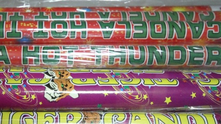 Опасни ракети и пиратки са залели пазара по Коледа