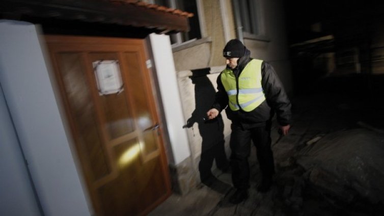 И падне нощ &ndash; полицията патрулира в Хитрино