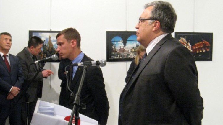 Има ли връзка Гюлен с убийството на Карлов? Анкара вижда връзката