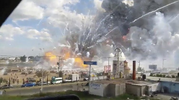 Ад в Мексико! 27 загинаха на пазар за фойерверки