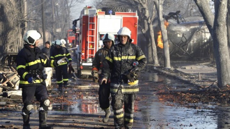 Първите доброволци влизат в Хитрино, за да разчистват