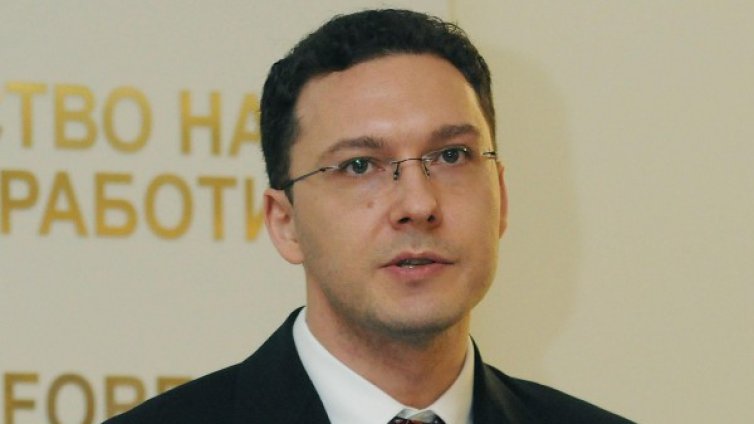 Митов в отговор: Средната заплата в МВнР &ndash; 570 лв.