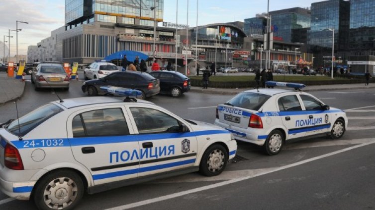 Драконовски мерки около моловете преди празниците 