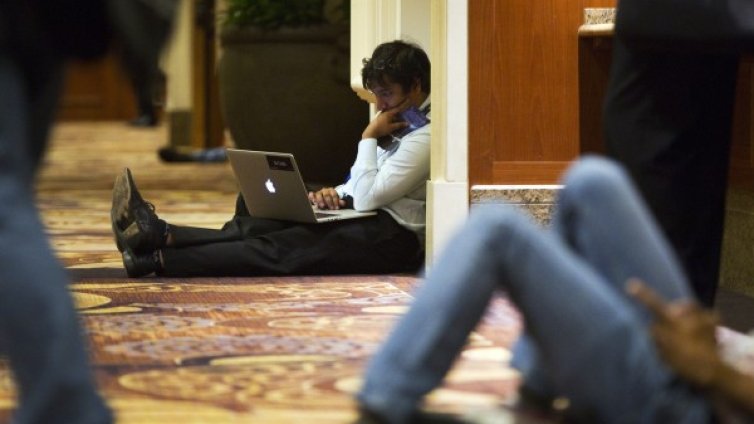 Висенето във Facebook по празниците скапва настроението