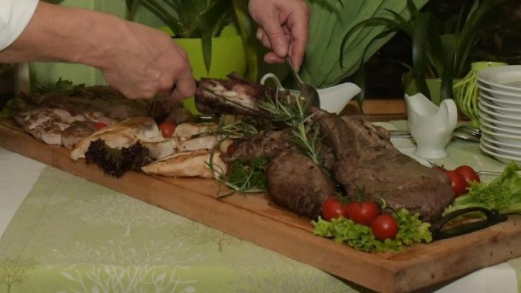 Харчим по 80 лв. за ЧНГ в заведение