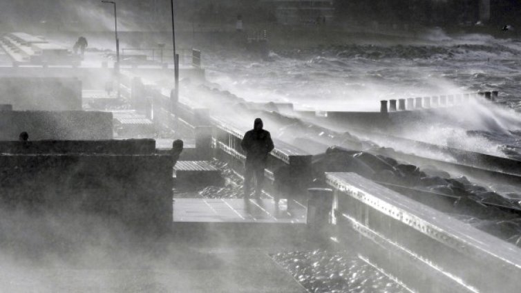 Ураган остави без ток над 70 000 души в Норвегия 