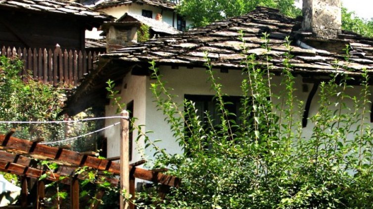 Заминаваме, връщаме се... Само 3000 столичани &ndash; на село