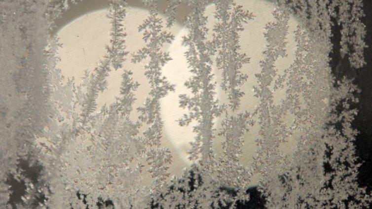 Очаква ни един облачен и снежен петък