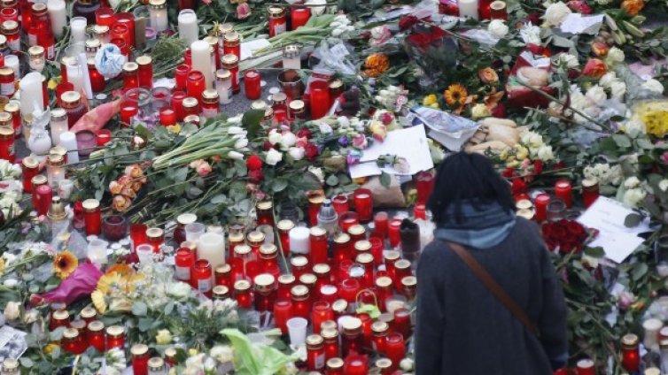 Раните, които 2016 г. остави: Тероризъм, трусове, популизъм