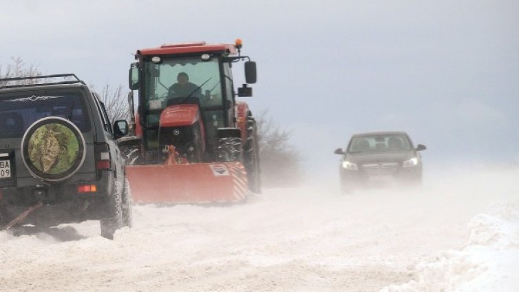 Над 200 души са върнати от трасето Карнобат-Айтос-Бургас