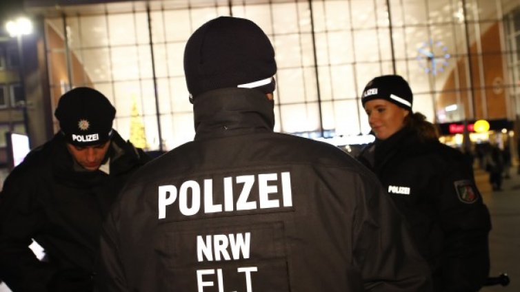 Втора серия: Мигранти се наговаряли да се срещнат в Кьолн