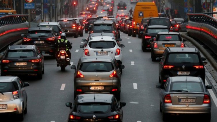 Който се учи &ndash; в I класа, останалите &ndash; отзад