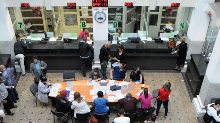 Данъчен ентусиаст: Първата подадена декларация &ndash; в 0:19!