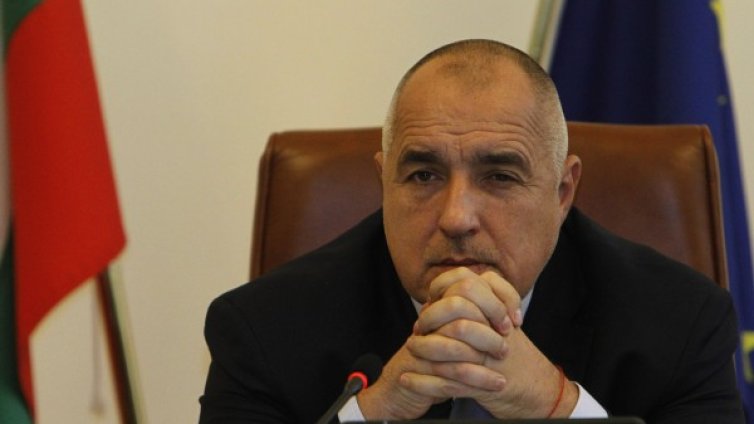 Всяко село &ndash; с полицай! А той &ndash; с кола, но пък стара...