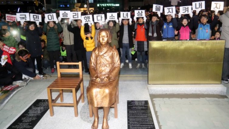 Япония отзова посланика си в Южна Корея