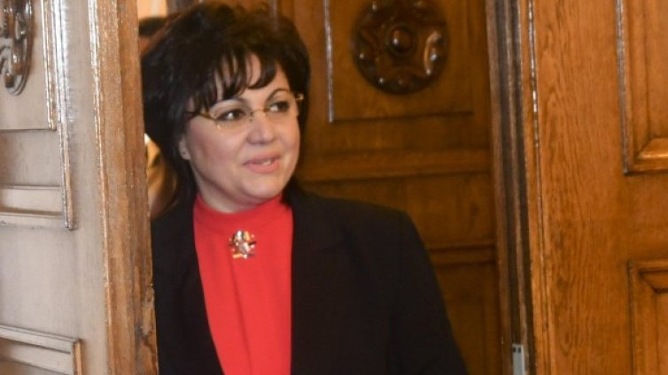 Нинова пак нахока Борисов: За какво изхарчихте 2 млрд.?!