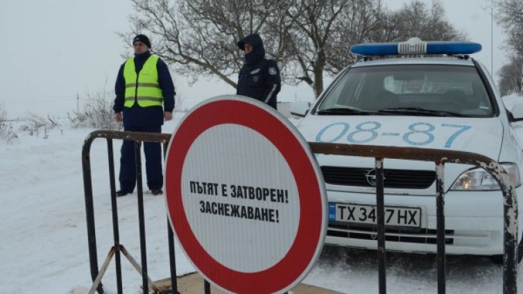 Молдовски автобус с 50 пътници чака на ГКПП "Йовково"