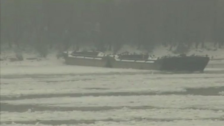 Дунав зазмръзва: Ледоходът стигна 80%!