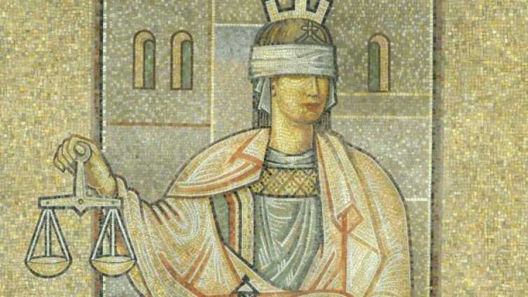 Осъдиха турския тираджия, ритнал полицай  