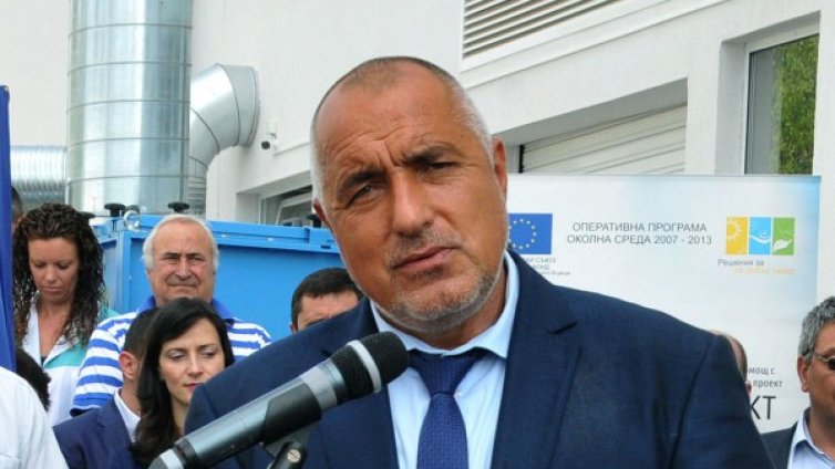 Борисов прати военен самолет за 5-годишно дете