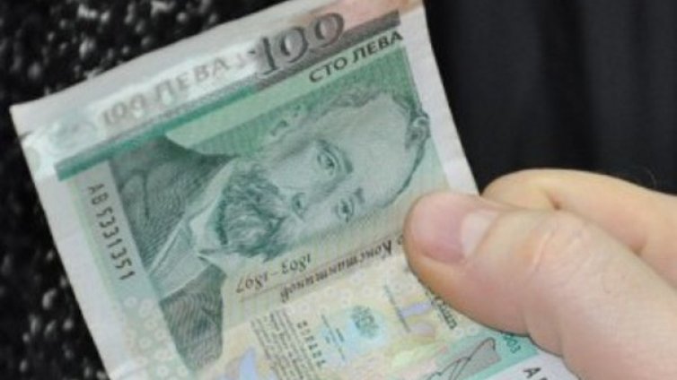 3 800 лева, златни пръстени и обици за измамник