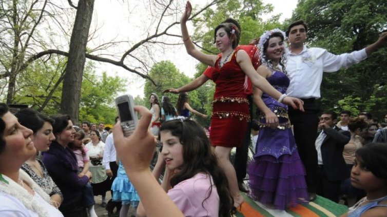 Ранни ромски бракове &ndash; празни чинове. Държавата нехае!