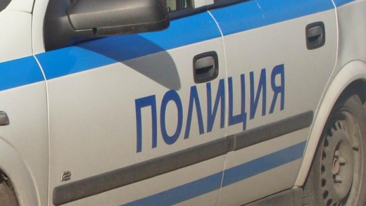 Мъж нападна и рани 82-годишната си майка с нож в Перник