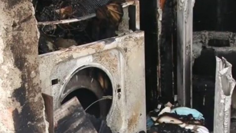 Трагедията сближава: Село помага на останало без дом семейство