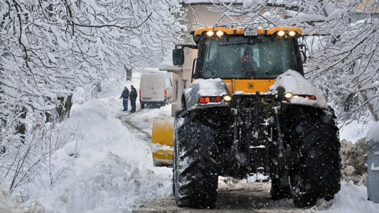Павлова ще глобява фирми, които пестят сол и луга