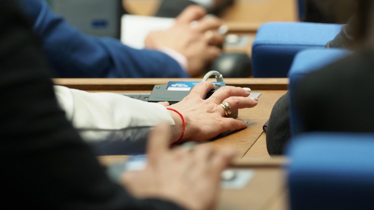 Парламентът прие купуването на минни ловци втора ръка и оскъпените "Страйкър"-и
