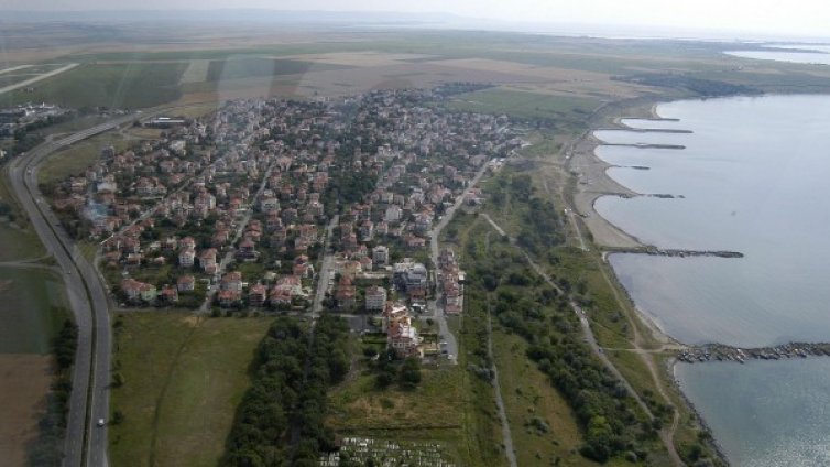 Българи и руснаци на морето, купуват имоти