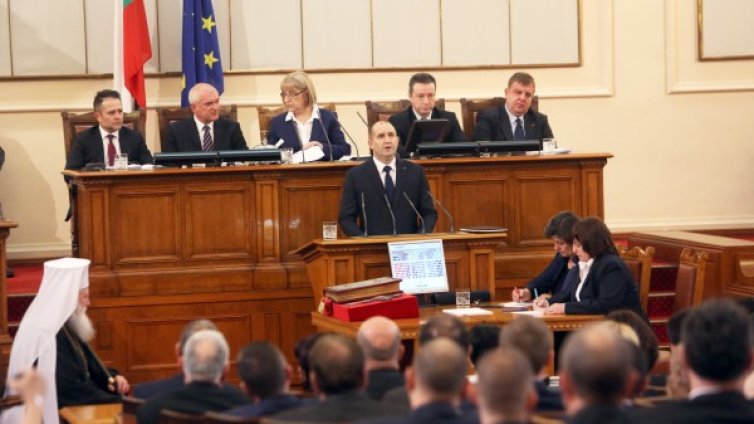 Реперите на Радев: За ЕС и НАТО, против корупция и неграмотност