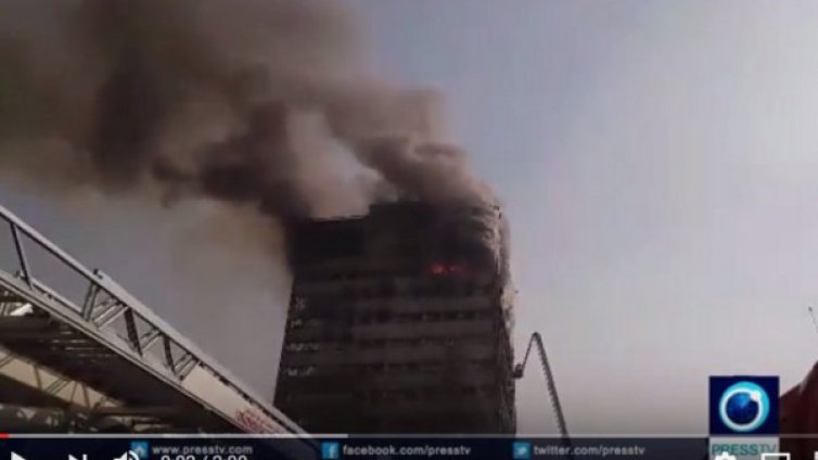 17-етажна сграда в Техеран рухна, след като в нея избухна пожар