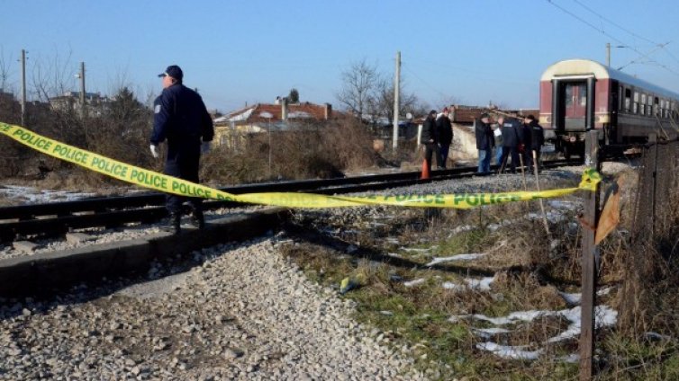 Бърз влак отне живота на възрастен мъж